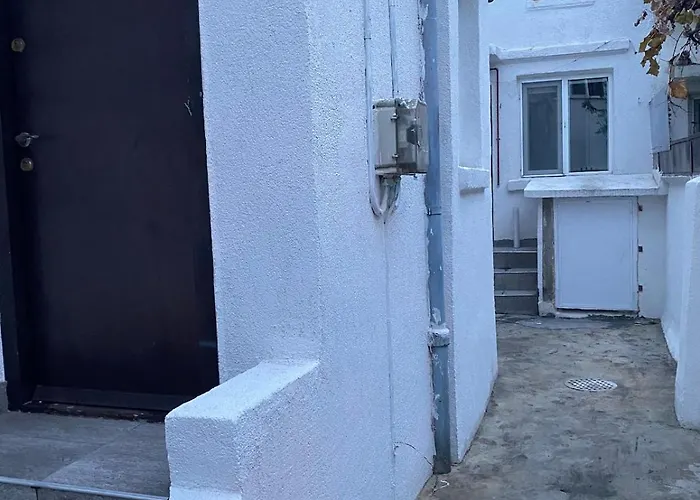 House With 2 Bedrooms * Boekarest